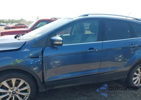 2018 Ford Escape Titanium z USA, uszkodzony, nr VIN 1FMCU9J93JUC80098